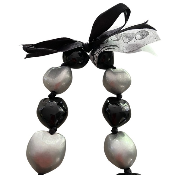 Handmade Raiders Black and Silver Hawaiian Style Kukui Nut Lei 18” Long New - Picture 1 of 4